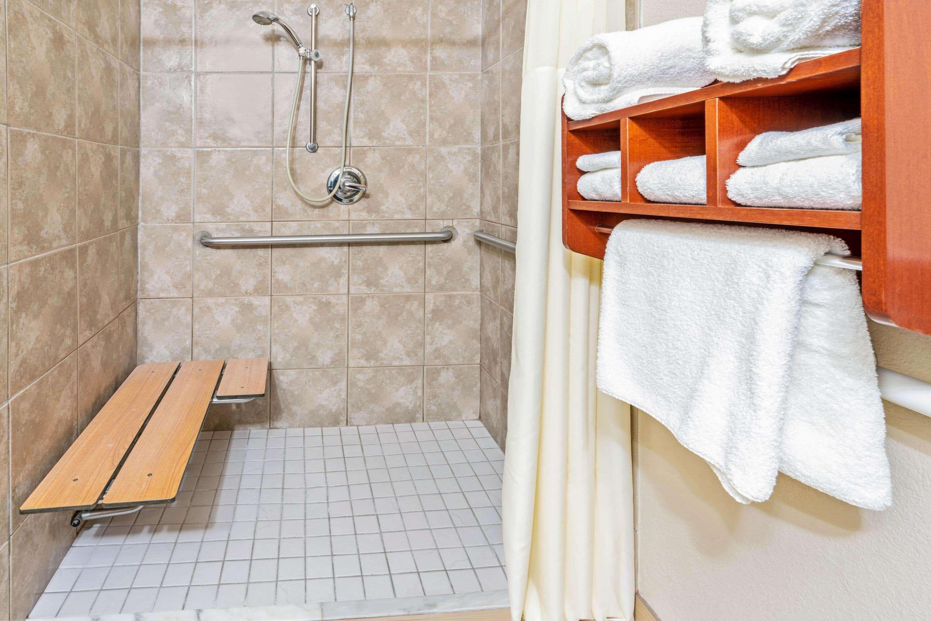 La Quinta By Wyndham Midwest - Tinker Afb Hotel